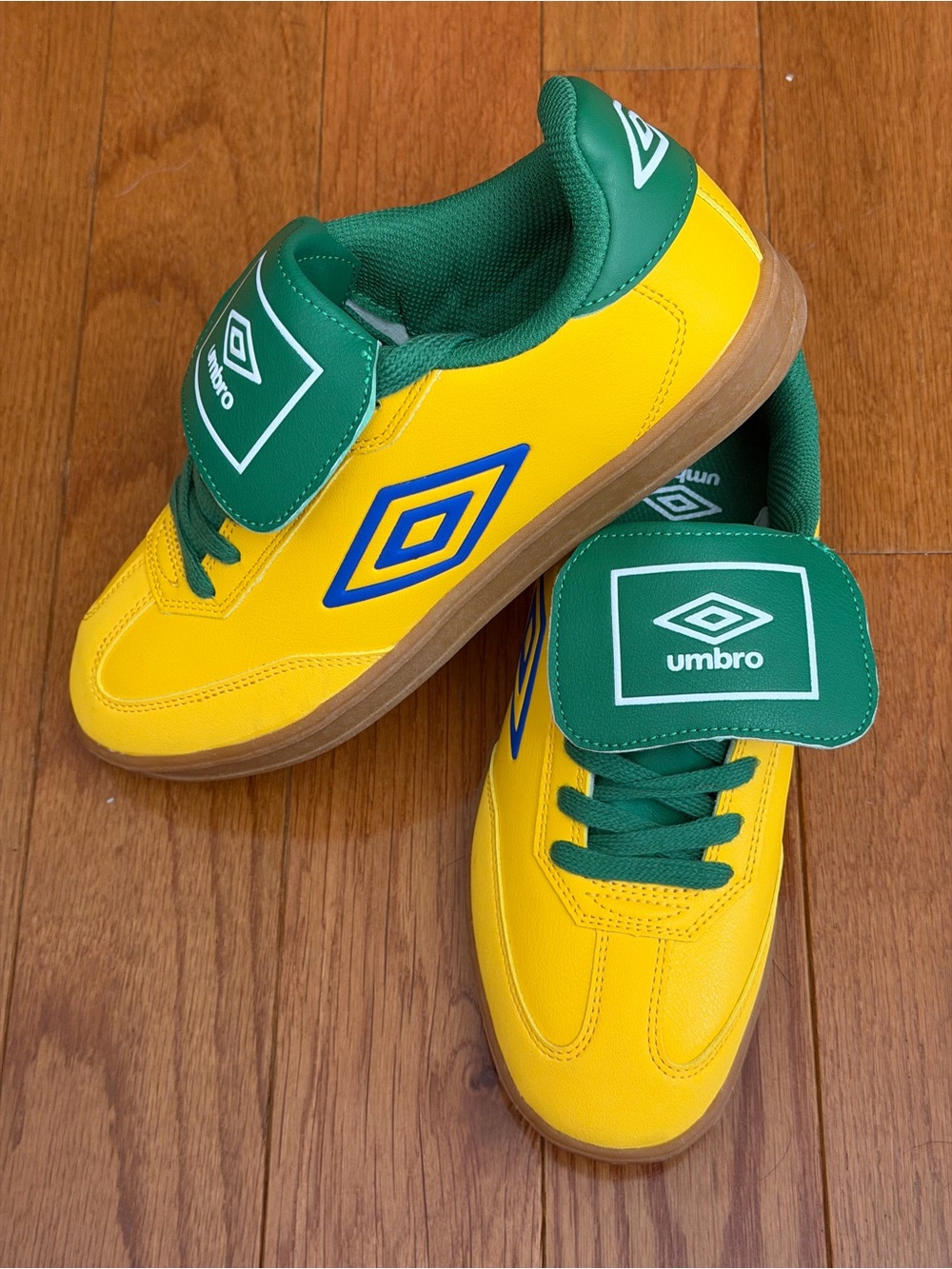 Umbro Futsal Street V Indoor Soccer Shoes Yellow Green, Multiple Sizes